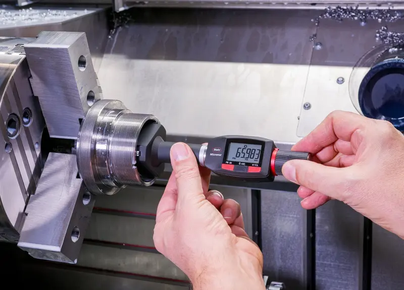 Micromar 44 EWR(i) 数字式三点测微仪具有新功能，在测量内径时灵敏度和清晰度更高，令人印象深刻。